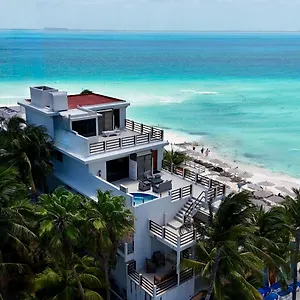 https://cuxos-hotel-boutique.quintano-roohotels.com